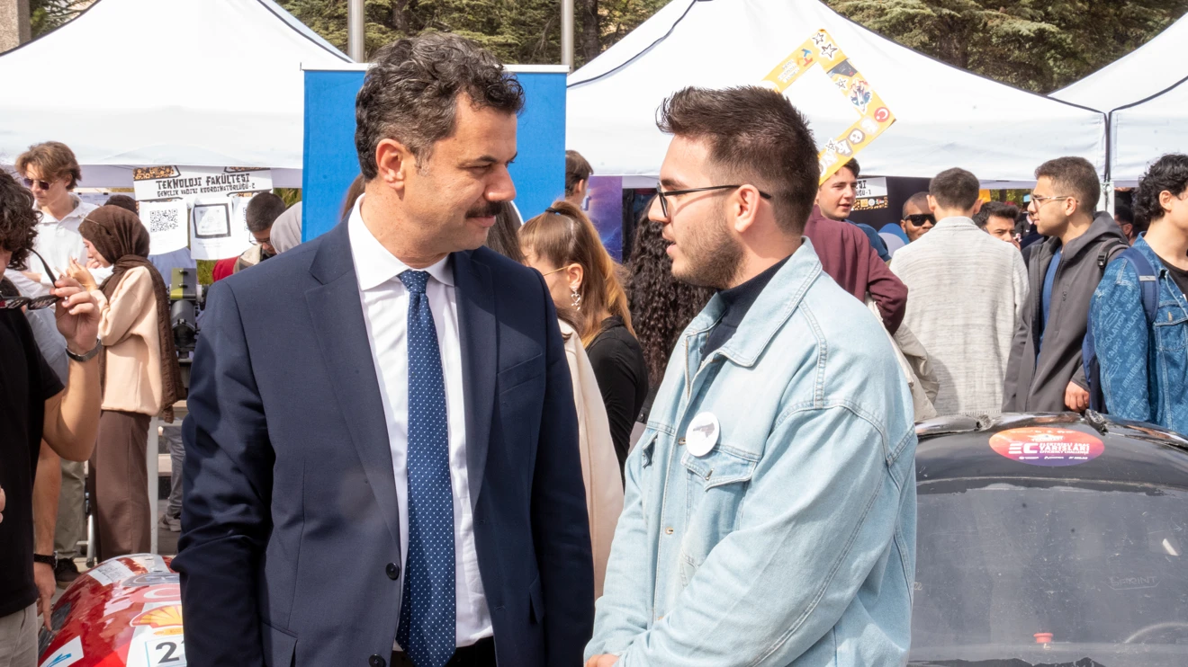 Selçuk Üniversitesinde Tanışma Şenliği renkli görüntülerle sona erdi